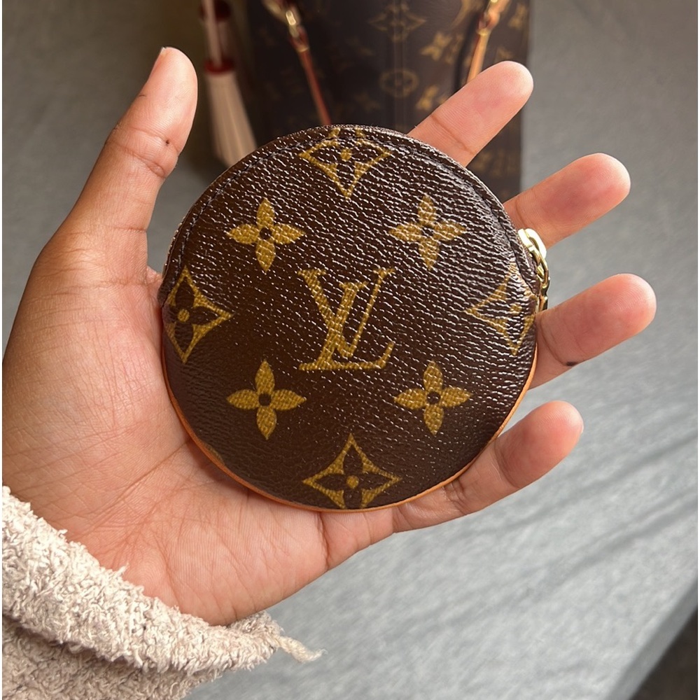 Louis Vuitton round Coin purse